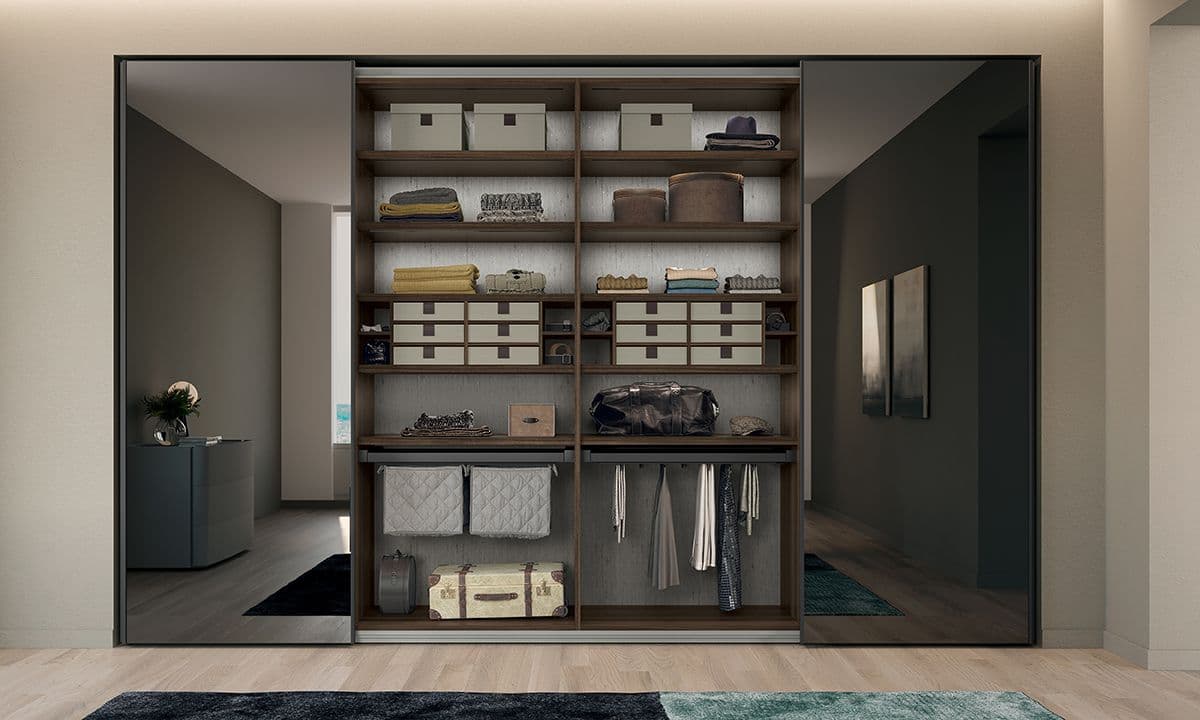 Walk-In Closets & Custom Wardrobes